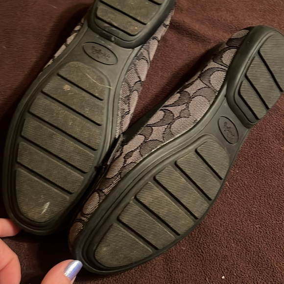Black women’s Coach loafer size 7.5 barely worn - Picture 2 of 2
